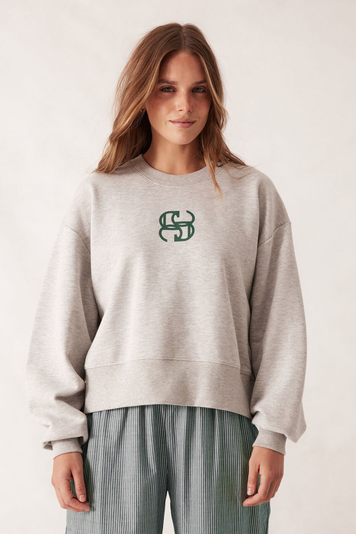 Cropped Slouchy Crew - Grey Marle Pine Green
