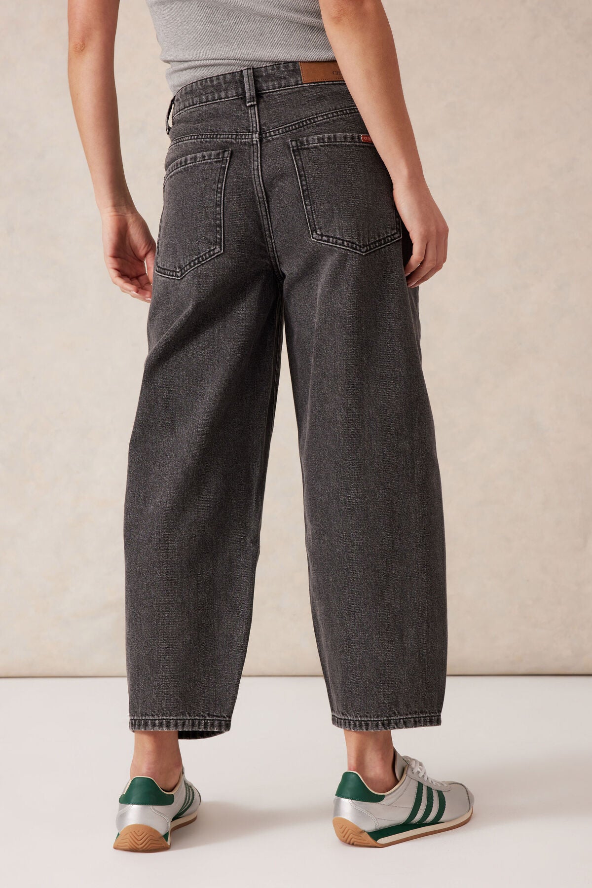 Maggie Tapered Barrel Jean - Washed Black